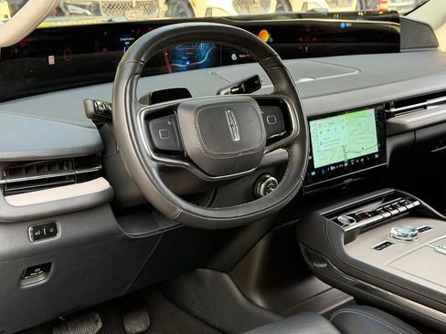 Used 2025 Lincoln Navigator L Reserve AWD/4WD image 19