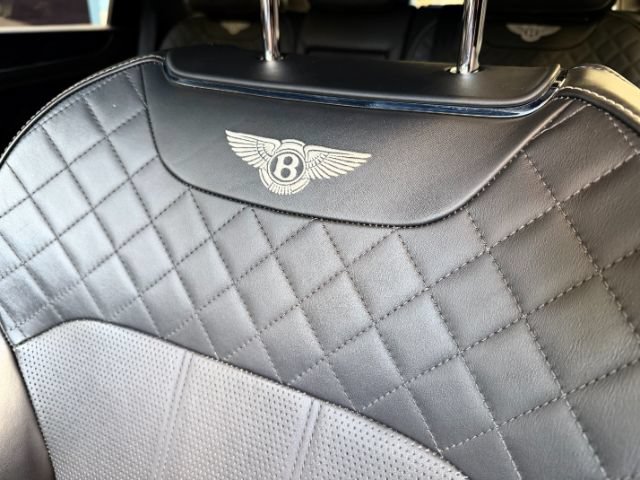 Used 2017 Bentley Bentayga AWD/4WD image 32