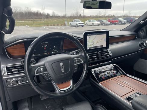 Used 2019 Lincoln Navigator L Reserve image 17
