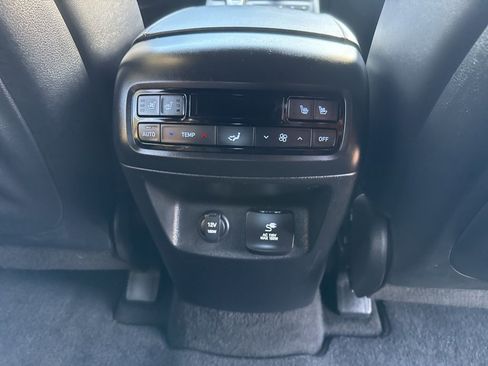 Used 2023 Hyundai Palisade Calligraphy image 26
