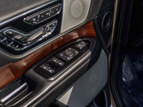 Used 2019 Lincoln Navigator Reserve AWD/4WD image 10