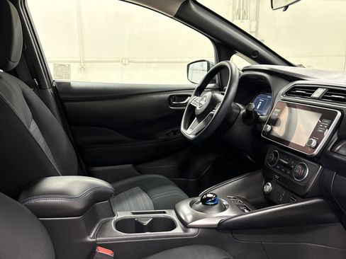 Used 2024 Nissan Leaf S image 22