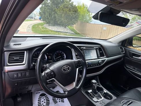 Used 2017 Toyota Highlander XLE AWD/4WD image 13