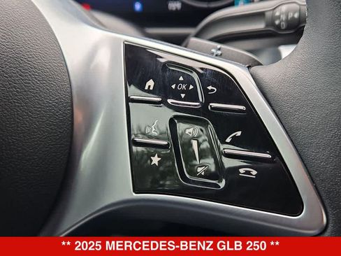 Used 2025 Mercedes-Benz GLB 250 image 24