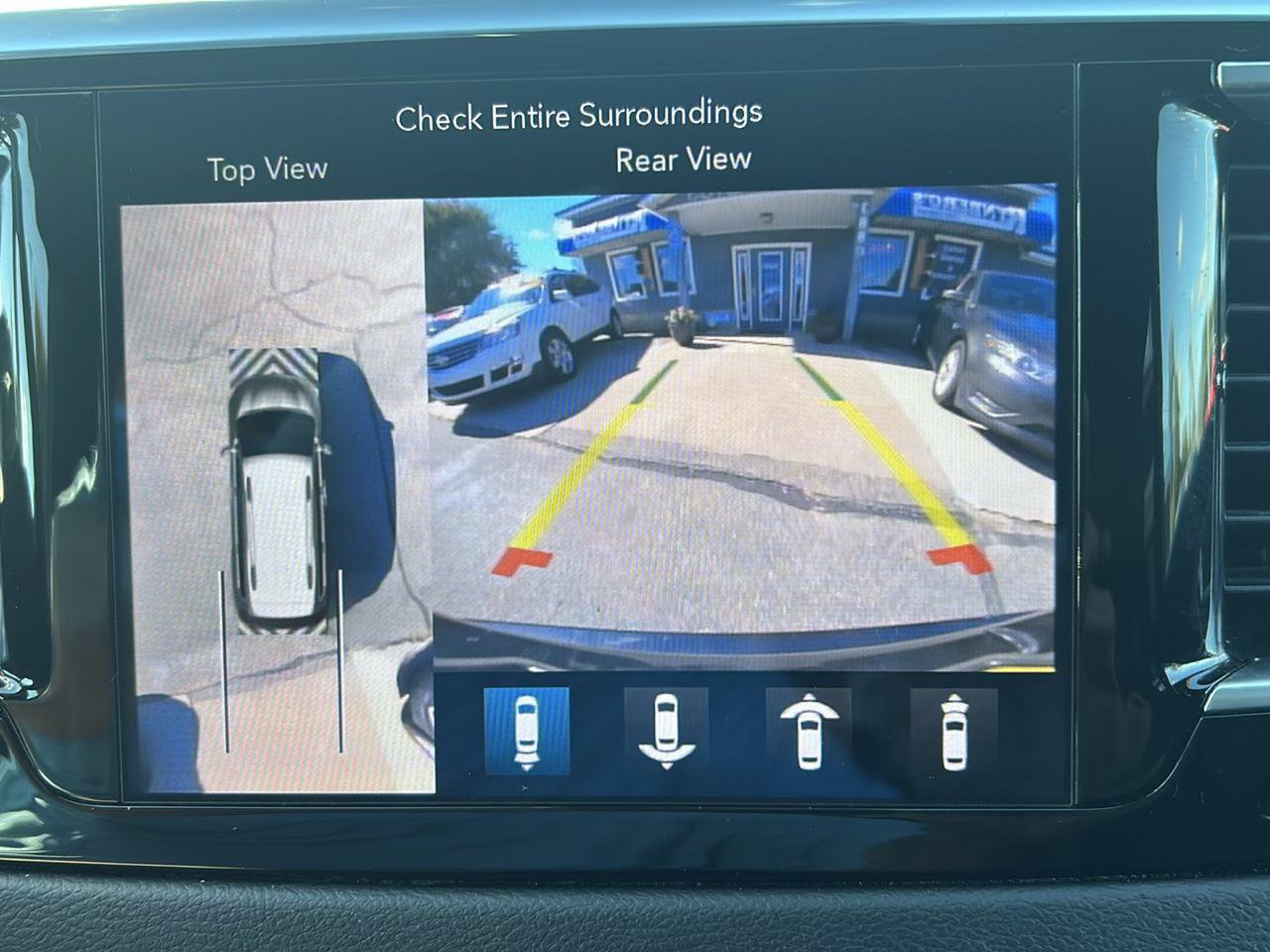 Used 2019 Chrysler Pacifica Touring-L w/ Advanced Safetytec Group FWD image 14
