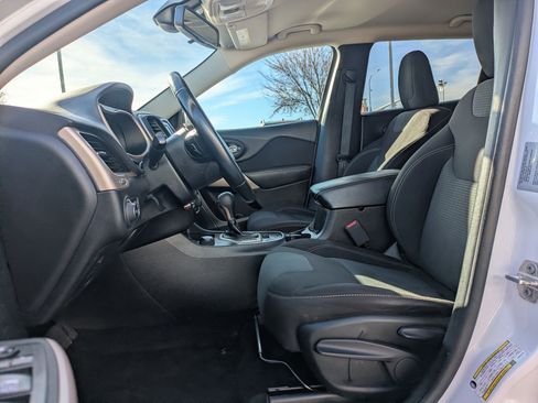 Used 2017 Jeep Cherokee Latitude w/ Trailer Tow Group image 26