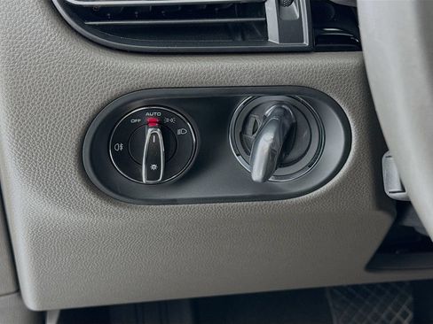 Certified 2025 Porsche Macan AWD/4WD image 14