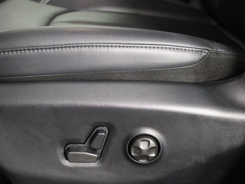 Used 2025 Chrysler Pacifica Select AWD/4WD image 19