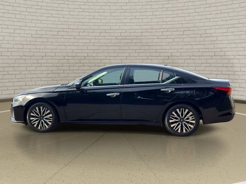 Used 2023 Nissan Altima 2.5 SV image 8