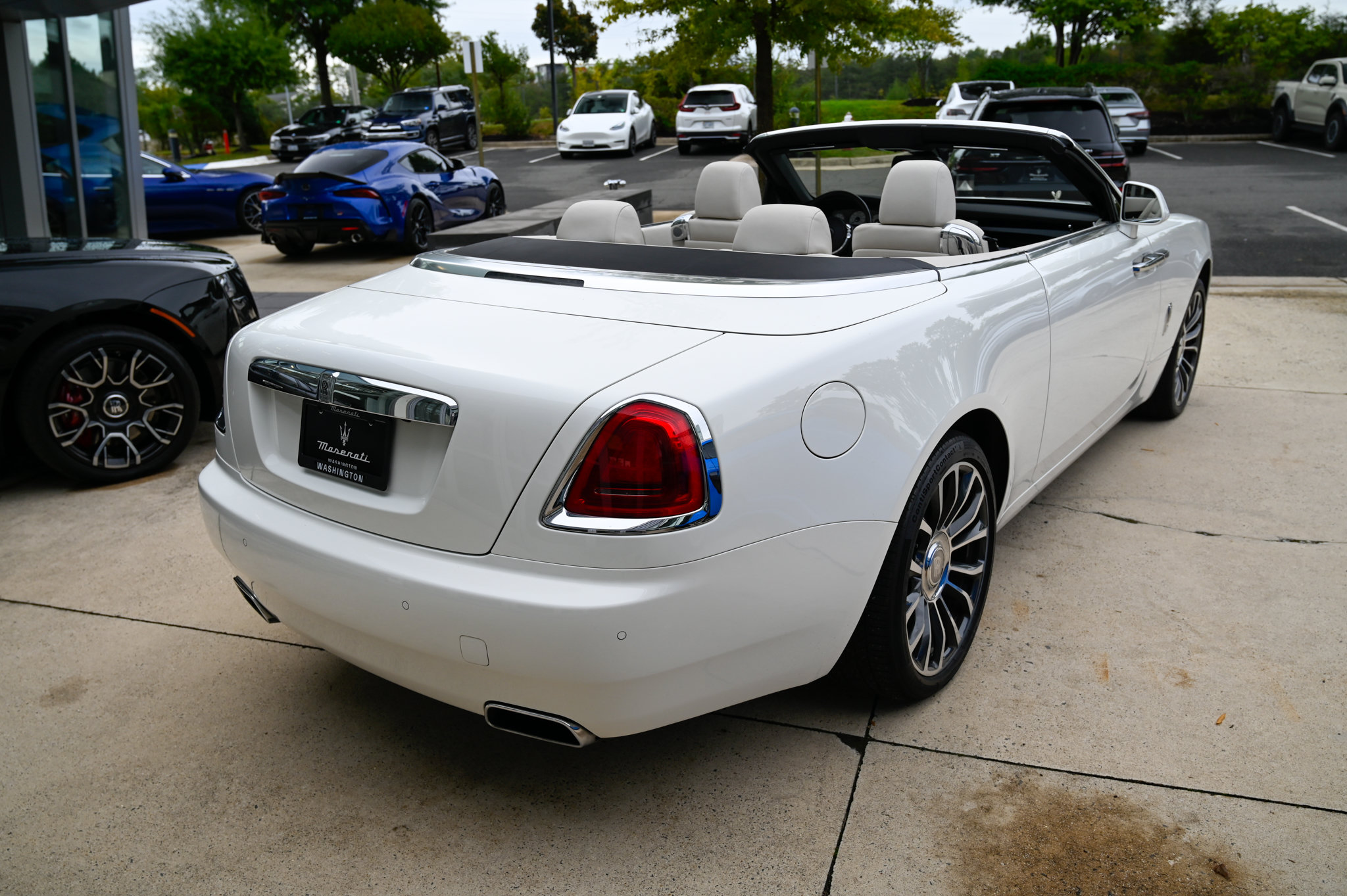 Used 2018 Rolls-Royce Dawn RWD image 60