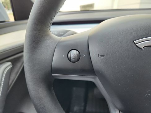 Used 2023 Tesla Model Y Long Range AWD/4WD image 27