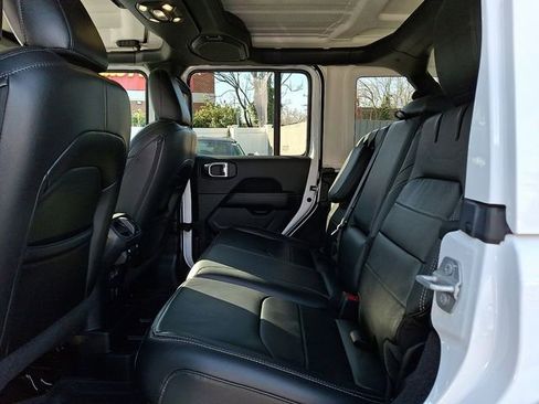 Used 2022 Jeep Wrangler Unlimited Sahara w/ Cold Weather Group image 10