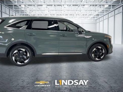 Used 2025 Kia Sorento EX AWD/4WD image 2