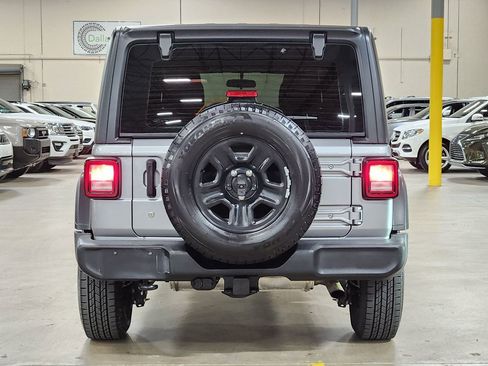 Used 2018 Jeep Wrangler Unlimited Sport image 10