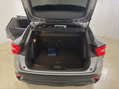 Used 2024 Chevrolet Trax RS FWD image 21