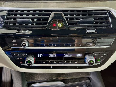 Used 2022 BMW 530i xDrive w/ Convenience Package image 19