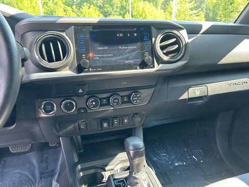 Used 2019 Toyota Tacoma TRD Off-Road AWD/4WD image 17