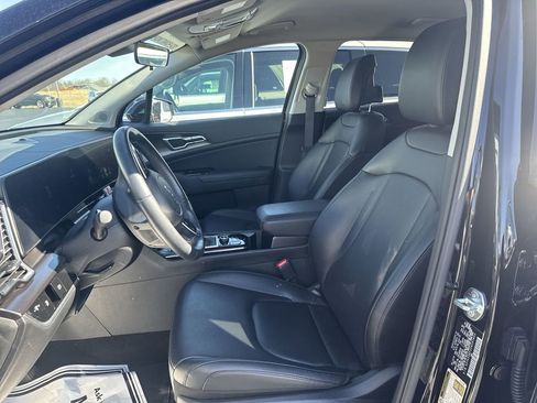 Used 2025 Kia Sportage EX image 11