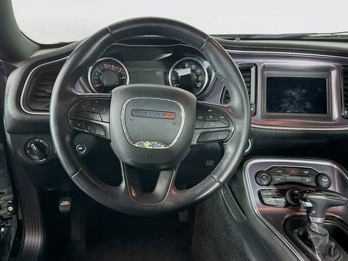 Used 2018 Dodge Challenger SXT image 17