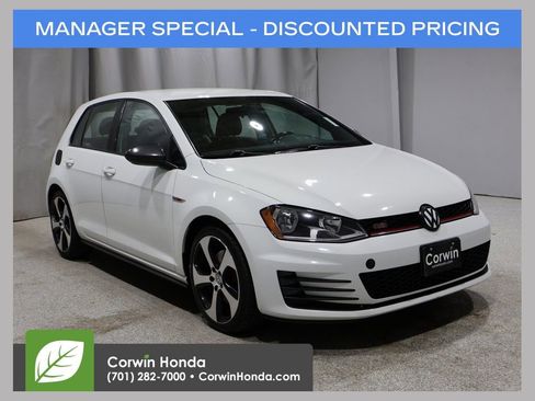 Used 2017 Volkswagen Golf S image 1