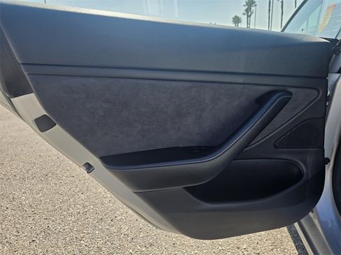 Used 2018 Tesla Model 3 Long Range image 19