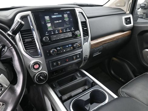 Used 2020 Nissan Titan SL w/ Moonroof Package image 7