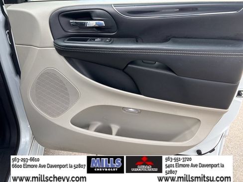 Used 2019 Dodge Grand Caravan SXT w/ Driver Convenience Group FWD image 15