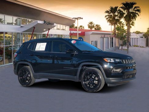 Certified 2025 Jeep Compass Latitude w/ Convenience Group image 1