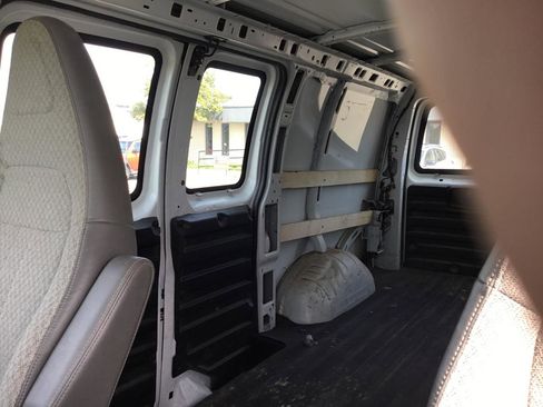 Used 2017 GMC Savana 2500 RWD image 19