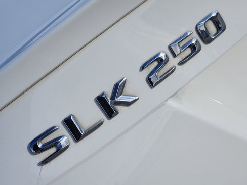 Used 2015 Mercedes-Benz SLK 250 image 12