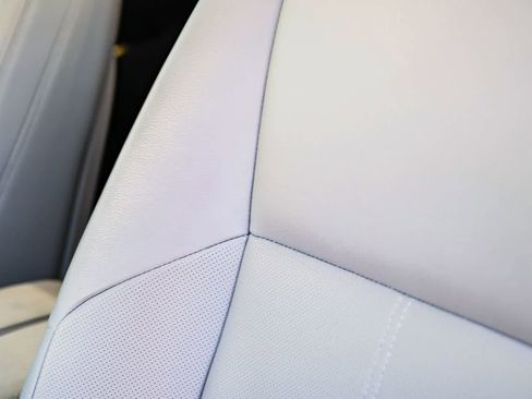 Used 2025 Land Rover Range Rover Velar Dynamic SE image 28