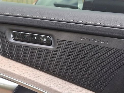 New 2025 Volvo XC90 B6 Ultra w/ Protection Package image 8