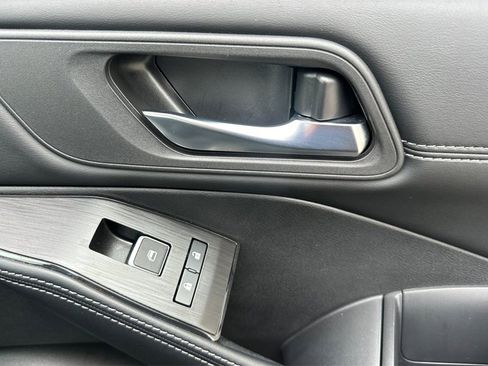 Used 2025 Nissan Rogue SL image 21