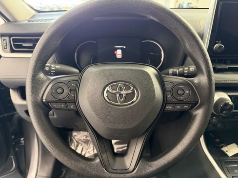 Used 2025 Toyota RAV4 XLE AWD/4WD image 15