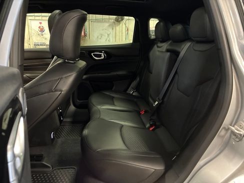 New 2025 Jeep Compass Latitude w/ Sun & Sound Group AWD/4WD image 25