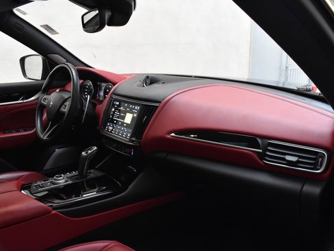 Used 2021 Maserati Levante S GranSport image 27