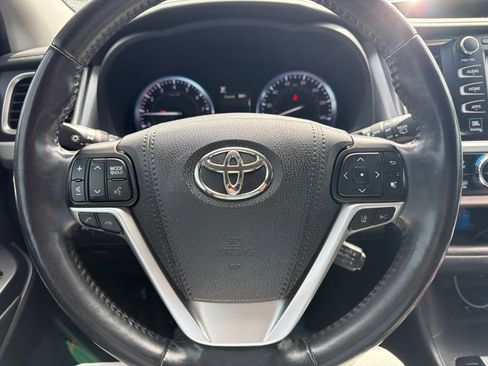 Used 2019 Toyota Highlander Limited Platinum AWD/4WD image 2