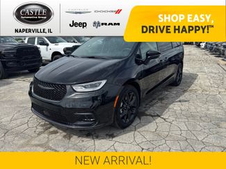 Used 2025 Chrysler Pacifica Limited FWD video 1