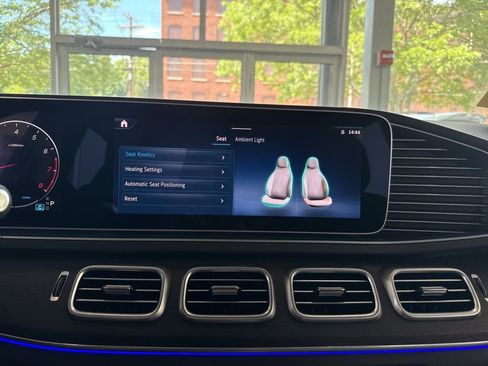 Certified 2025 Mercedes-Benz GLS 450 4MATIC image 24