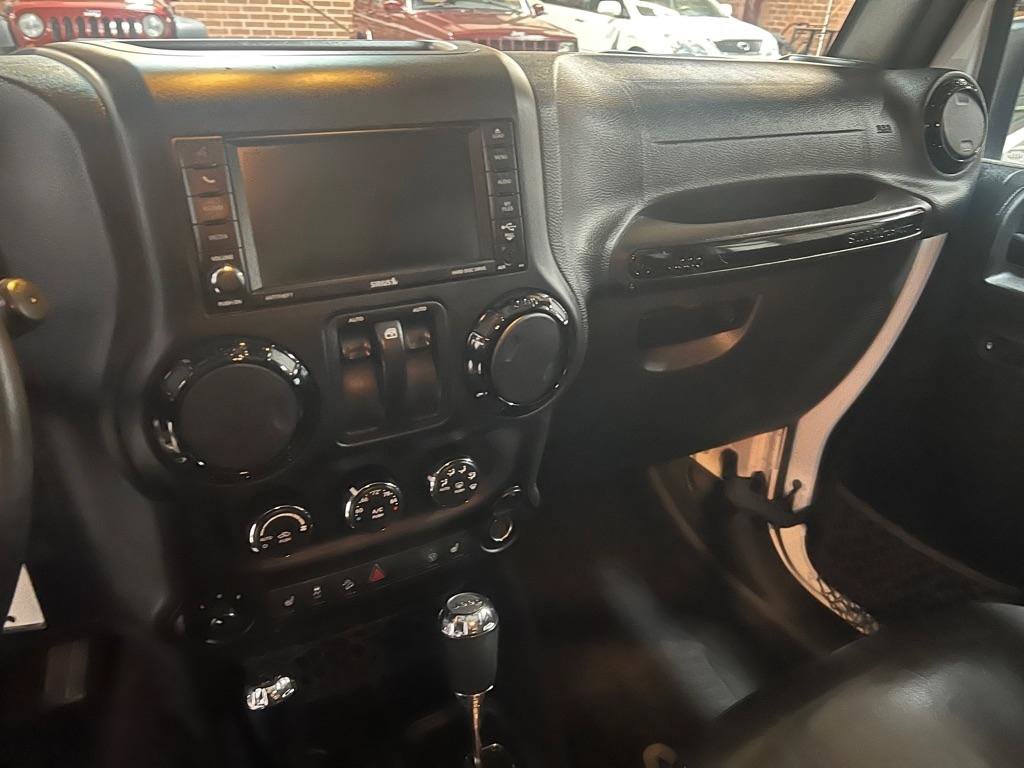Used 2017 Jeep Wrangler Sahara AWD/4WD image 25