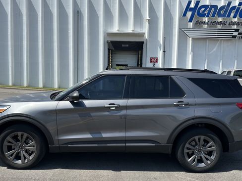 Used 2021 Ford Explorer XLT w/ Equipment Group 202A AWD/4WD image 7