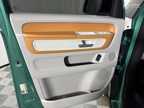 Used 2025 Volkswagen ID. Buzz 1st Edition RWD image 15