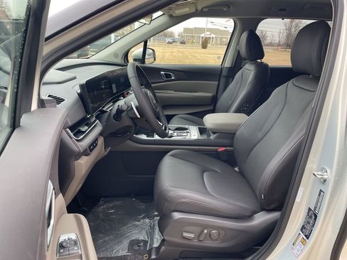 New 2026 Kia Carnival EX image 8