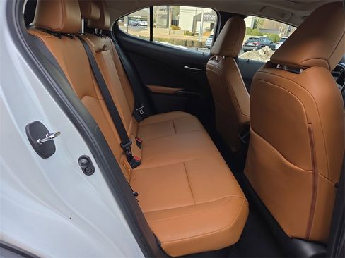 Used 2022 Lexus UX 250h image 17