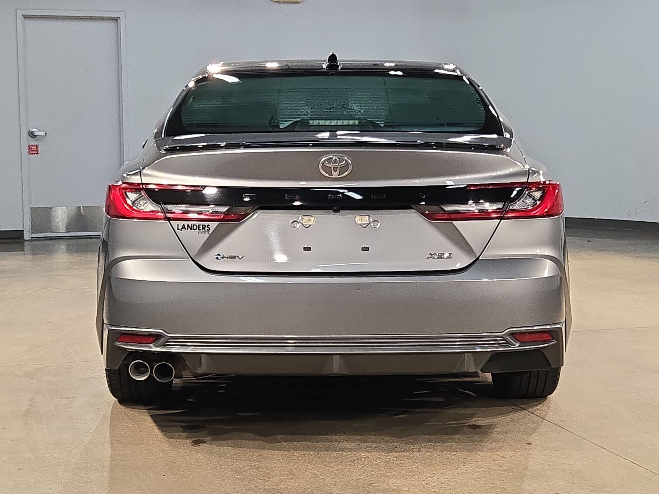 Used 2025 Toyota Camry XSE FWD image 6