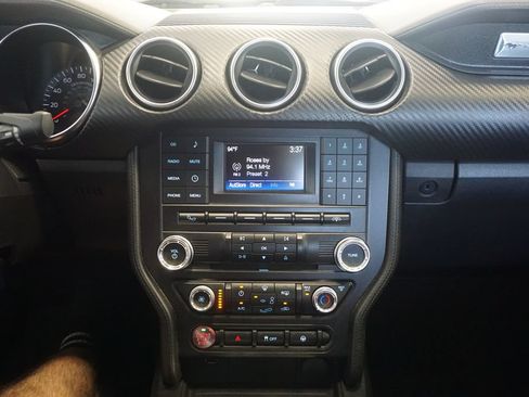 Used 2018 Ford Mustang Coupe RWD image 8