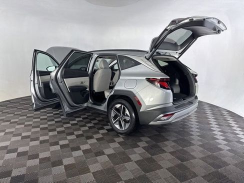 Used 2025 Hyundai Tucson SEL FWD image 19