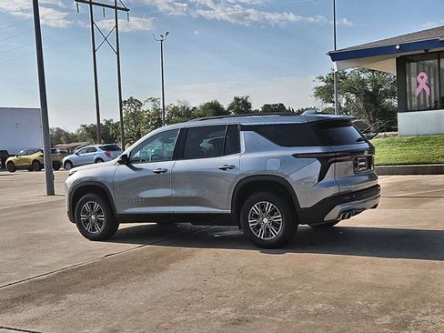 Used 2024 Chevrolet Traverse LT FWD image 8