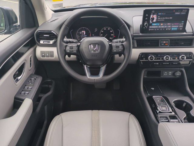 Used 2025 Honda Pilot Touring image 16