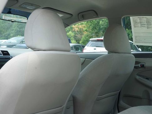 Used 2010 Toyota Corolla LE FWD image 19